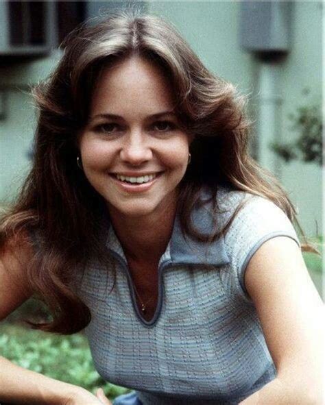 40 Vintage Photos of a Young and Beautiful Sally Field From Between。